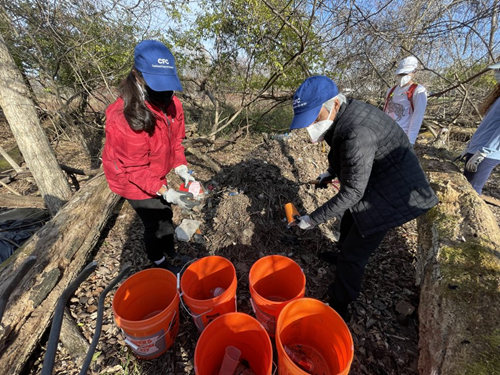 Director Ahuja and Secretary Haaland participate in International Volunteer Day